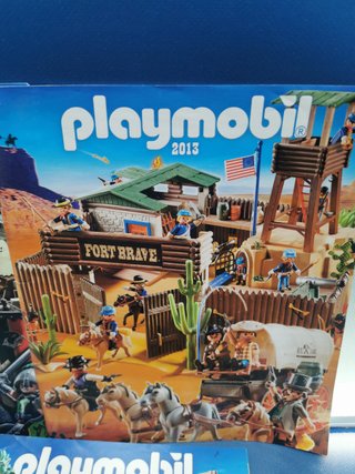 Lote 7 catálogos de Playmobil (diferentes años) + 2 revistas y alguno repetido