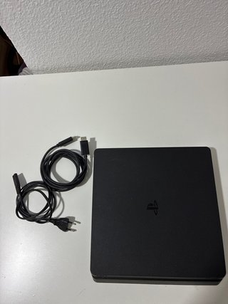 PS4 Slim Negra + Cables