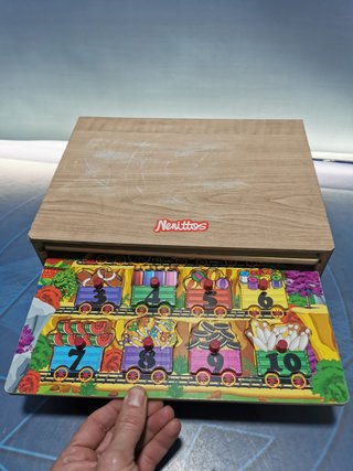 Juguete infantil, juego infantil NENITTOS, caja de madera