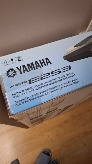 Teclado Yamaha PSR-E253
