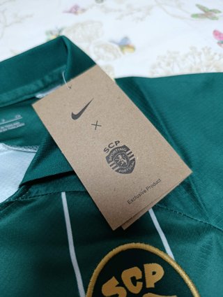 Camiseta Nike Verde y Dorada Talla S