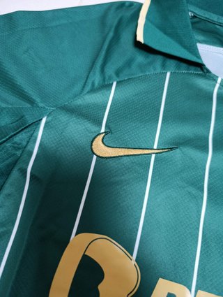 Camiseta Nike Verde y Dorada Talla S