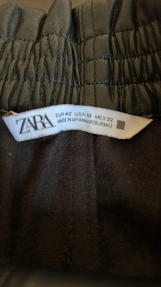 Pantalón corto zara cuero
