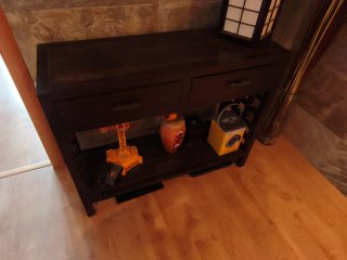 Mueble de madera oscuro recibidor