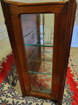 Vetrinetta pensile in legno e vetro