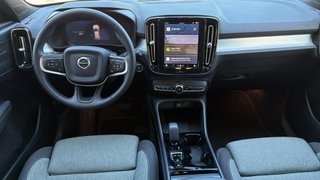 VOLVO XC40 B3 PLUS DARK AUTO