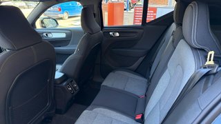 VOLVO XC40 B3 PLUS DARK AUTO