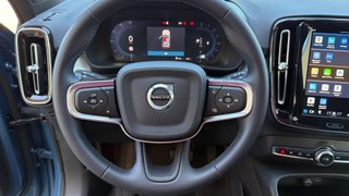 VOLVO XC40 B3 PLUS DARK AUTO
