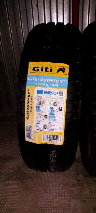 Neumáticos 175/65 R15 84H