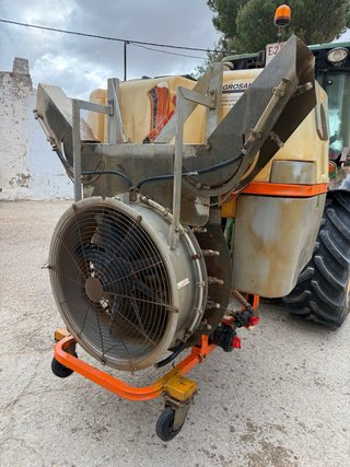 Atomizador 600L para viñas y arboles.