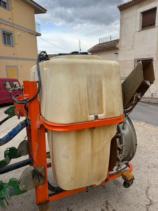 Atomizador 600L para viñas y arboles.