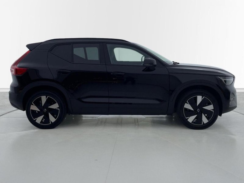 Volvo XC40 2023, foto 4