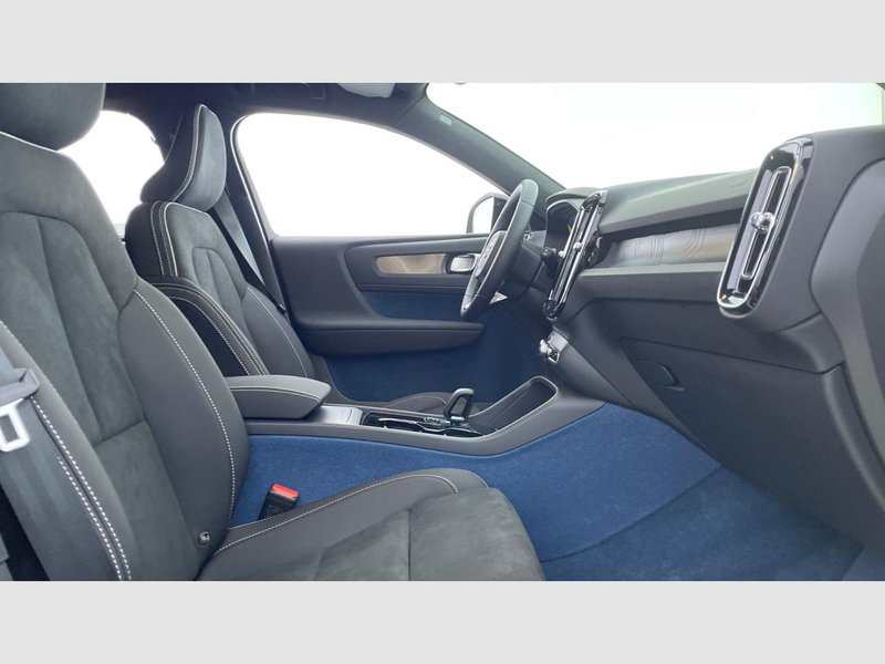 Volvo XC40 2023, foto 8