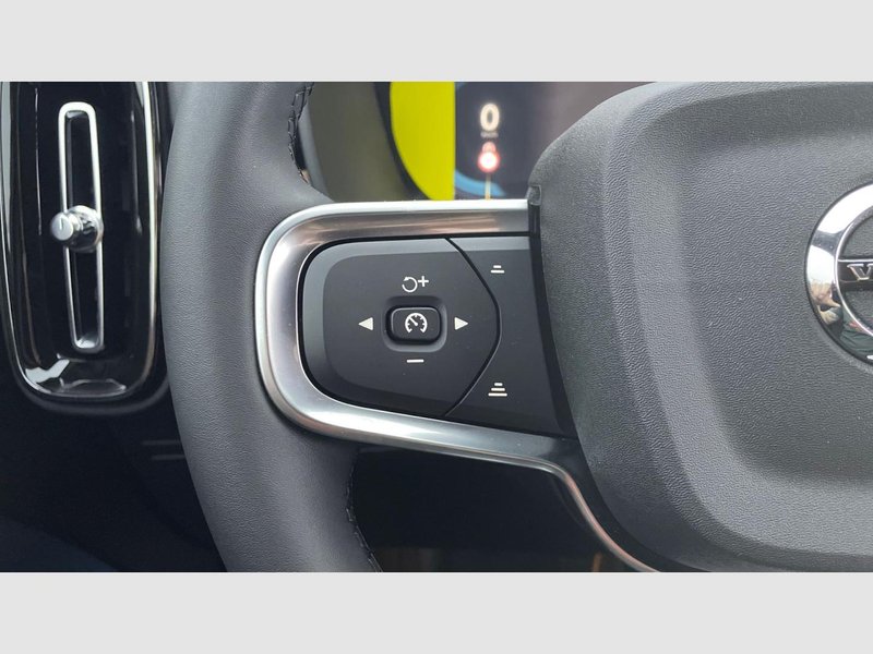 Volvo XC40 2023, foto 15