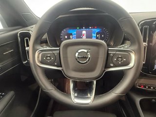 Volvo XC40 2.0 B3 G Plus Dark Auto