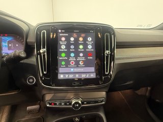 Volvo XC40 2.0 B3 G Plus Dark Auto