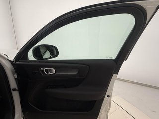 Volvo XC40 2.0 B3 G Plus Dark Auto