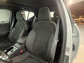 Volvo XC40 2.0 B3 G Plus Dark Auto