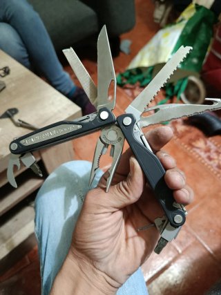 Leatherman Charge TTi Multiherramienta