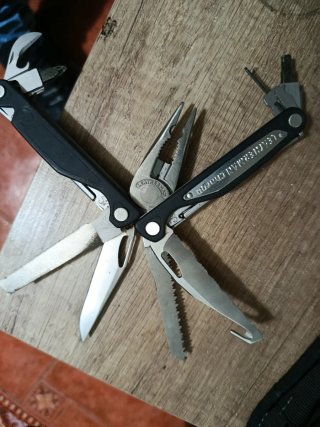 Leatherman Charge TTi Multiherramienta