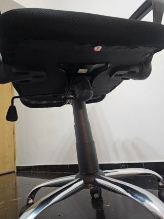 Silla de oficina ergonómica negra