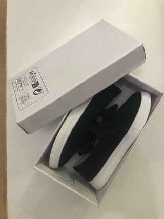 Zapatillas tipo manoletinas de pana negra .Nuevas