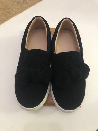 Zapatillas tipo manoletinas de pana negra .Nuevas