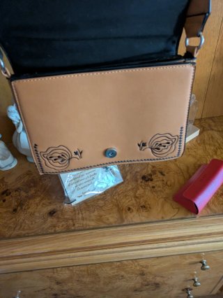 Bolso bandolera Stradivarius bordado