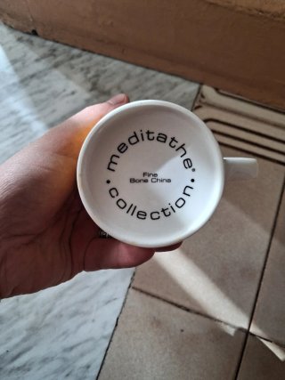 Tazza gialla con citazione Oscar Wilde