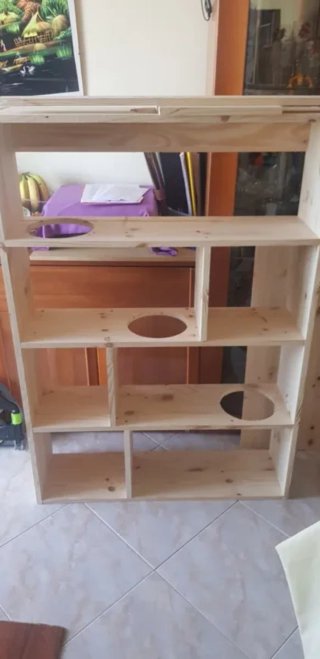 Estantería para gatos de madera