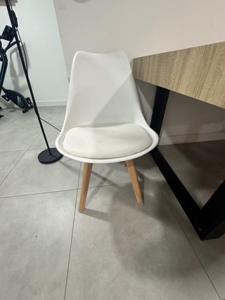 Mesa comedor y 4 sillas  estilo nordico