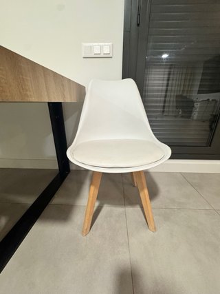 Mesa comedor y 4 sillas  estilo nordico