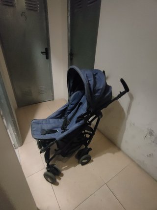 Silla de paseo tipo paraguas azul