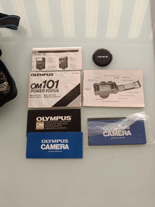 Olympus OM101 Cámara Analógica + Flash
