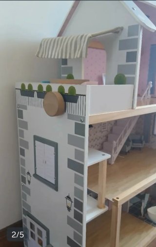 Casita de juguete de madera
