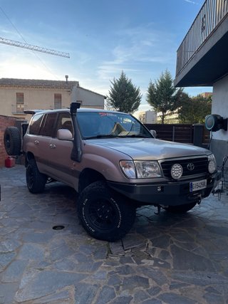 Toyota Land Cruiser 100 2000