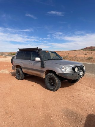 Toyota Land Cruiser 100 2000