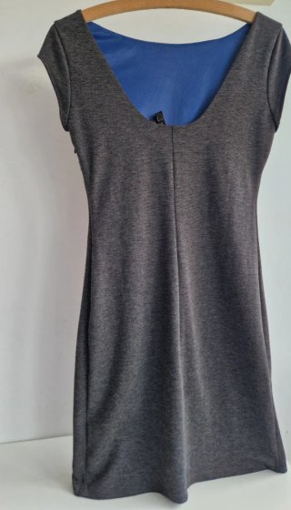 Vestido Desigual gris con mariposa