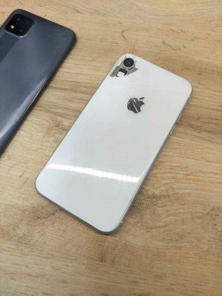 Lote Móviles Apple iPhone XR y Realme para piezas