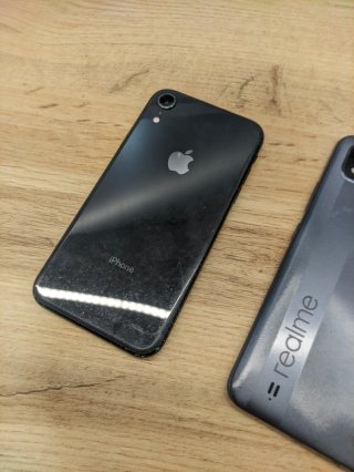 Lote Móviles Apple iPhone XR y Realme para piezas