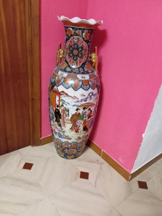 Jarrón porcelana multicolor y dorado