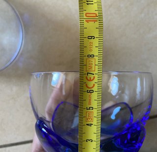 Coppette in vetro blu e trasparenti