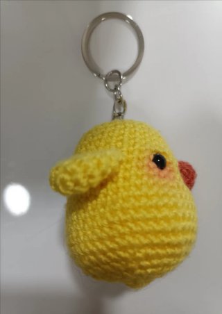 Llavero pollito crochet