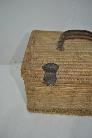 Antigua cesta de esparto