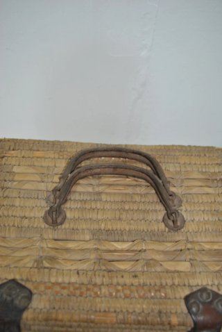 Antigua cesta de esparto