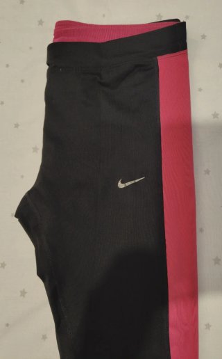 Mallas piratas Nike negras y rosas