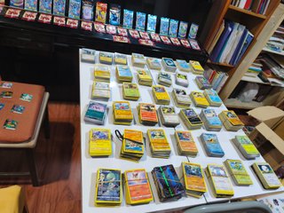* 4.000 POKÉMON+SOBRES+ÀLBUMS+FIGURAS**