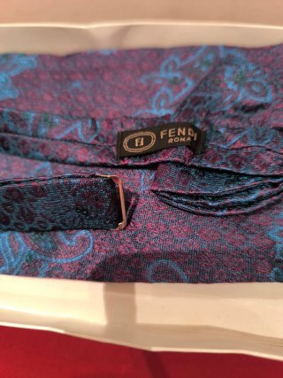 Papillon e fascia girovita Fendi