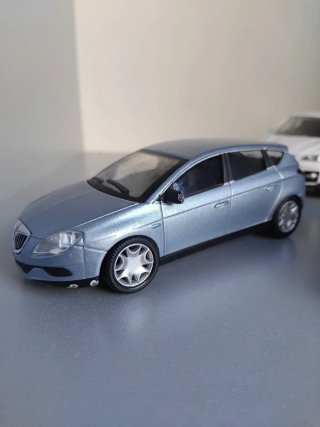 Lotto 4 modellini auto 1/43