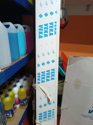Persianas  como nuevas en  su caja las dos por